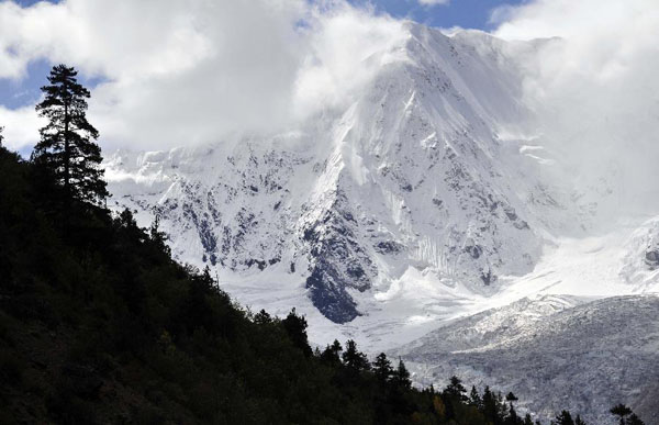 Beautiful Midui Glacier in Bomi county