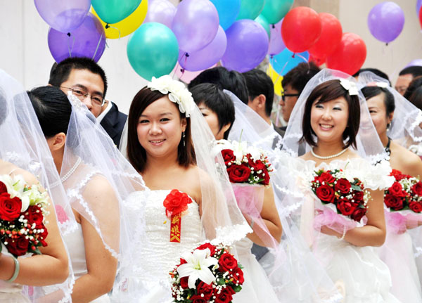 Free group wedding offered in E China