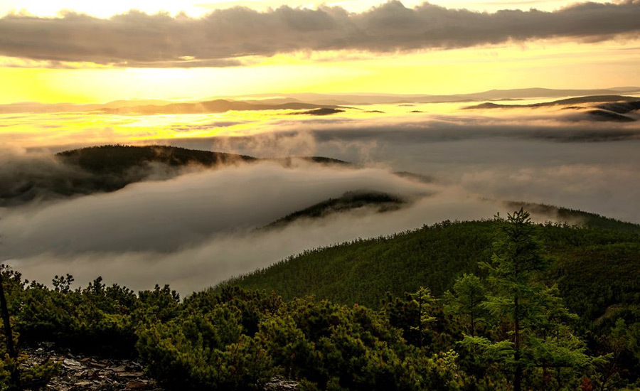 Morning fog of Greater Mountains