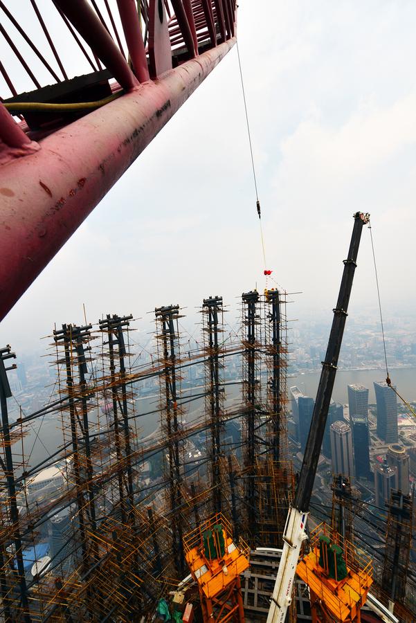 Shanghai skyscraper reaches 632m