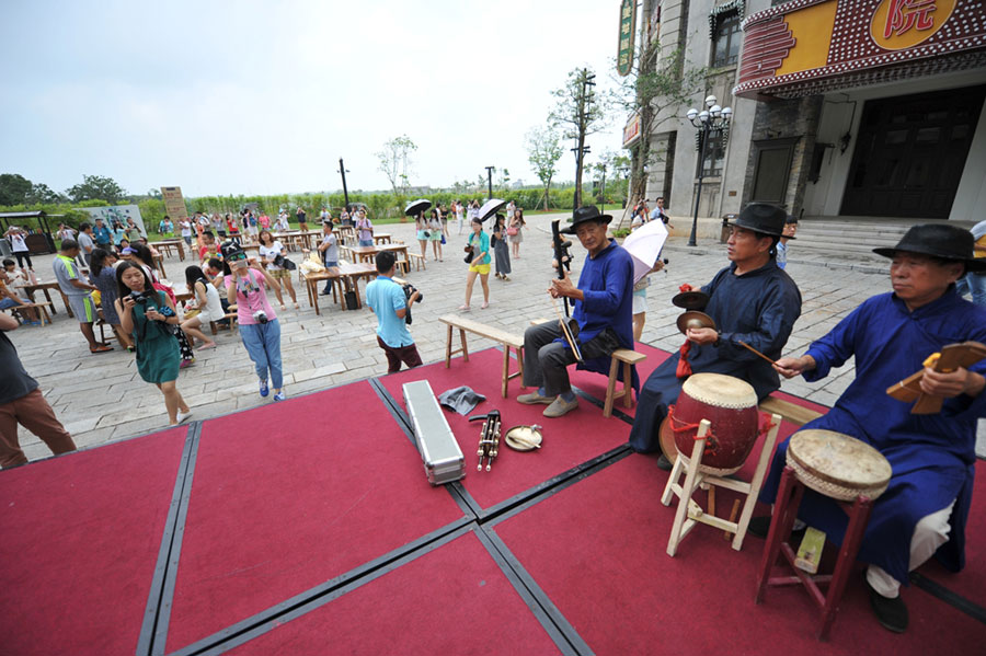 Film-themed park shows vintage style