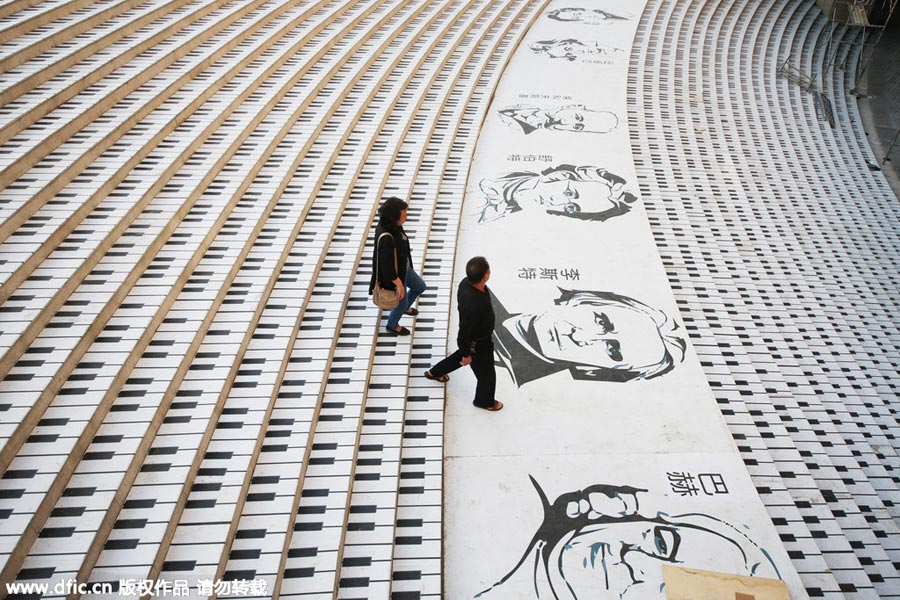 Stairs painted like piano keys in Henan province