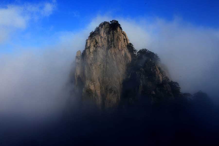 Huangshan's beauty in early winter