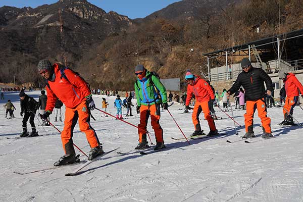 Tibet to build China's highest resort