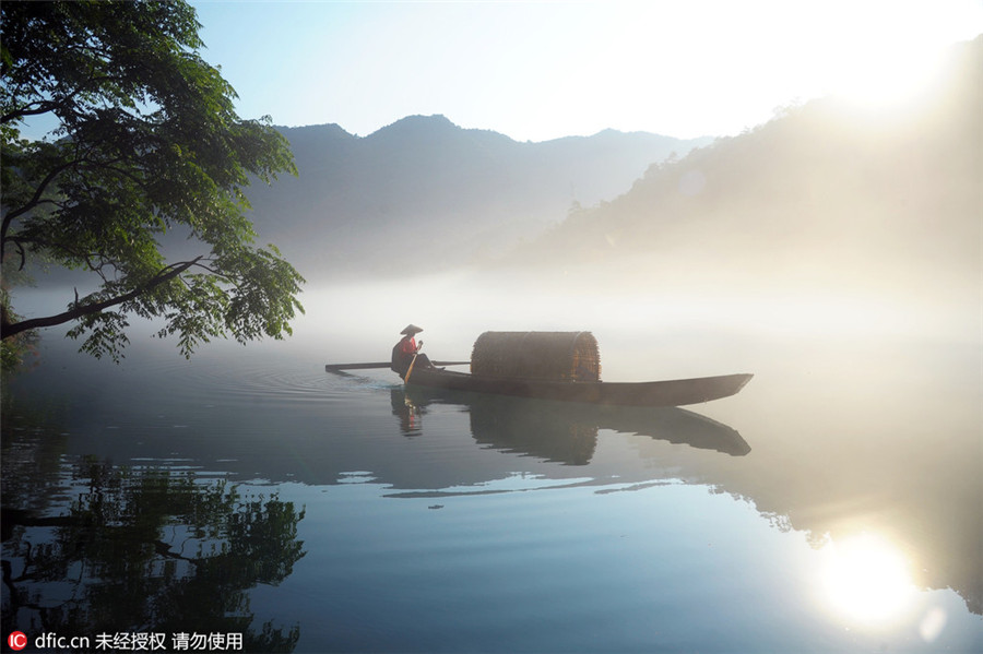 Heavenly beauty in Dongjiang Lake