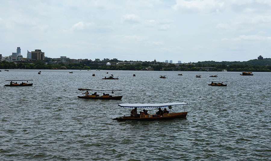 Typhoon Nida expels heat, leaves West Lake in Hangzhou bathed in coolness