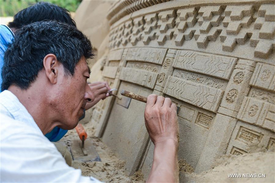 Sand sculptures created to greet upcoming G20 summit