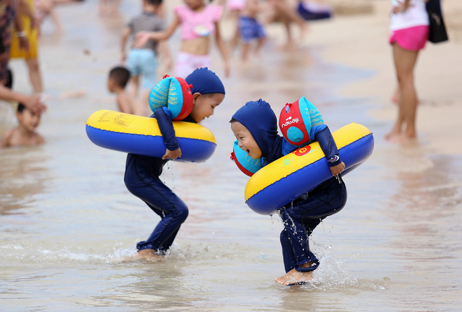 China sees record travels during the National Day holiday