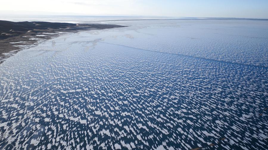 Amazing scenery of ice floating on Qinghai Lake