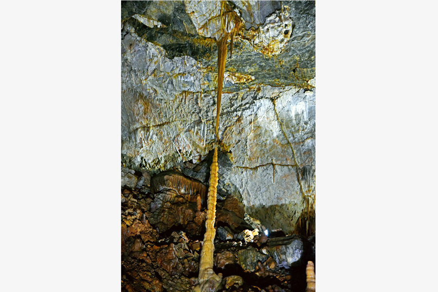 Amazing scenery of Xinglong Cave in Chengde