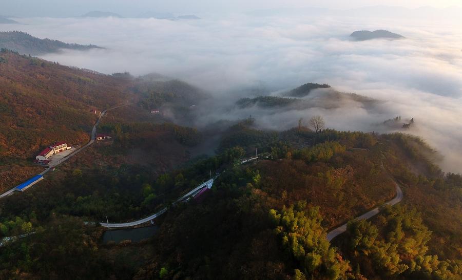 Mountain scenery in E China's Anhui