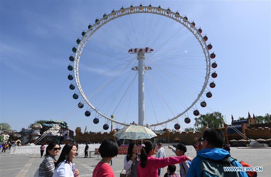 New ferris wheel put in use at Shijingshan Amusement Park in Beijing