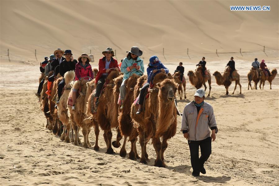 Mingsha Sand Mountain scenery zone in Dunhuang attracts tourists