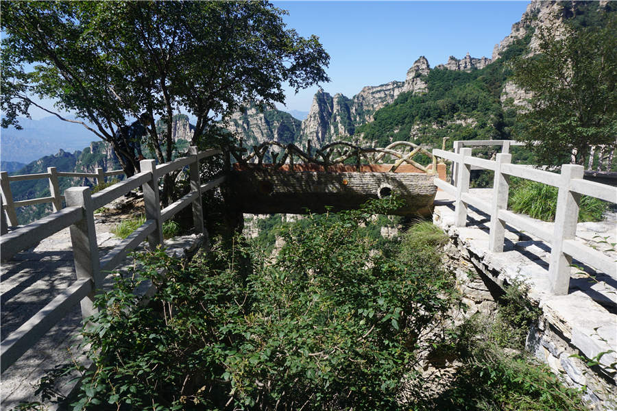 Early autumn scenery at Baishi Mountain