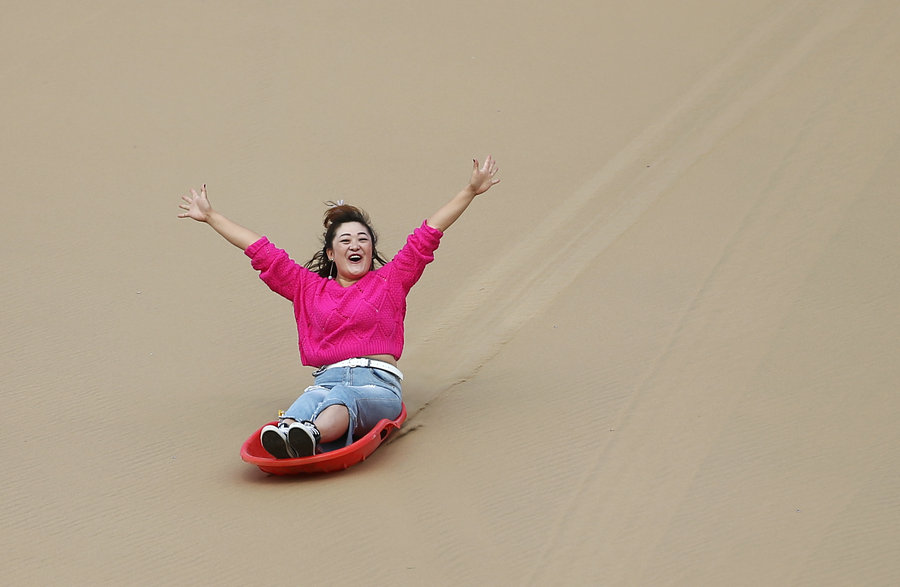 Transformation of Kubuqi Desert: From barren sand dunes to enchanting paradise