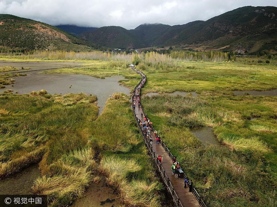 Splendid autumn scenery of Lugu Lake