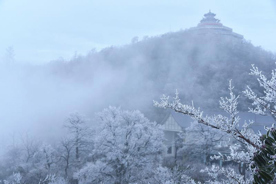 Rime turns Tianmen Mountain into winter wonderland