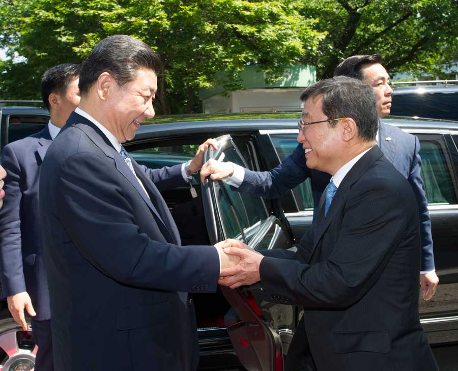 Xi delivers speech at Seoul National University