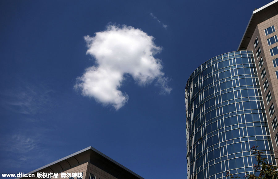 Blue sky beautifies Beijing ahead of V-Day Parade