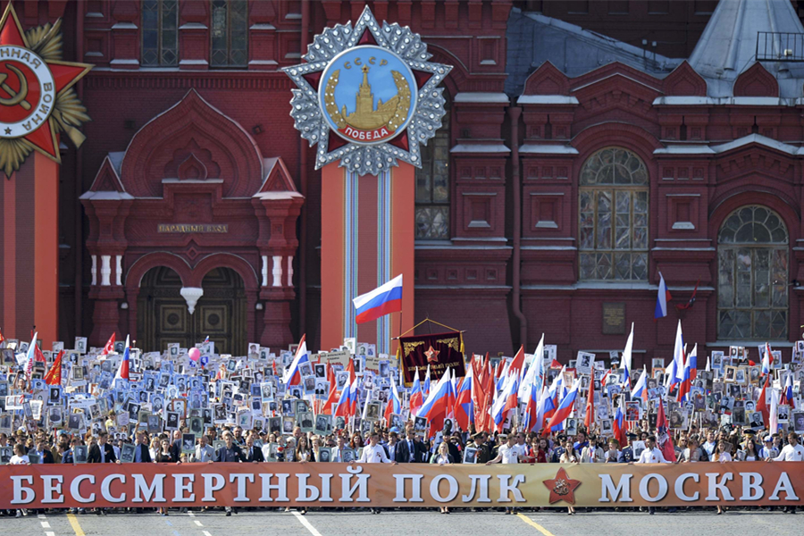 Hundreds of thousands march through Moscow in memory of 'Immortal Regiment'