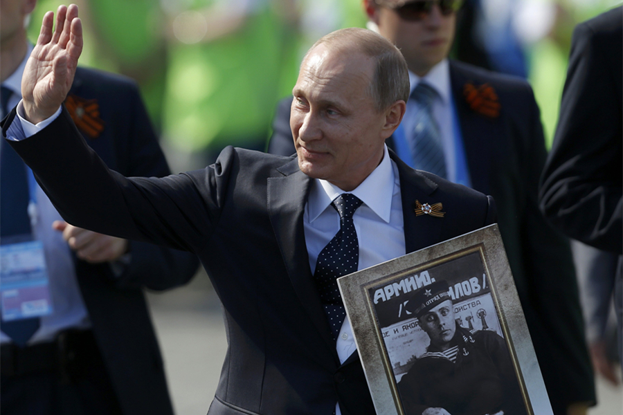 Hundreds of thousands march through Moscow in memory of 'Immortal Regiment'