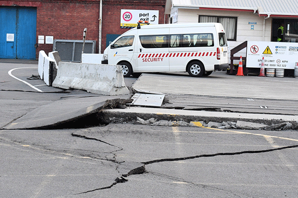 6 Chinese tourists airlifted out of quake-hit town in New Zealand