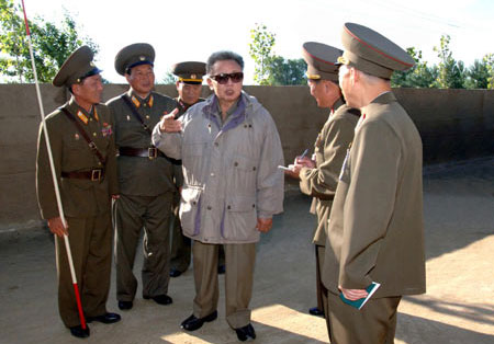 Kim Jong-il inspects infantry division command of KPA