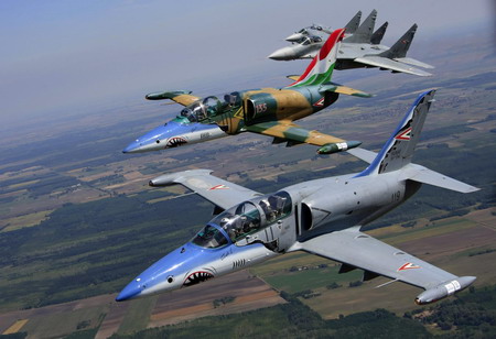 Hungarian jets rehearse for national day air show