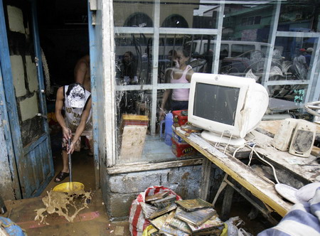 Typhoon wrecks havoc to Metro Manila