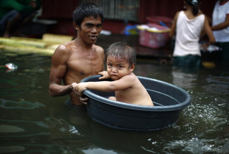 Tens of thousands in Philippines flee new typhoon