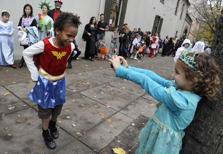 White House celebrates Halloween with 2,000 kids