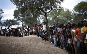 2 weeks after Haiti quake, food aid falls short