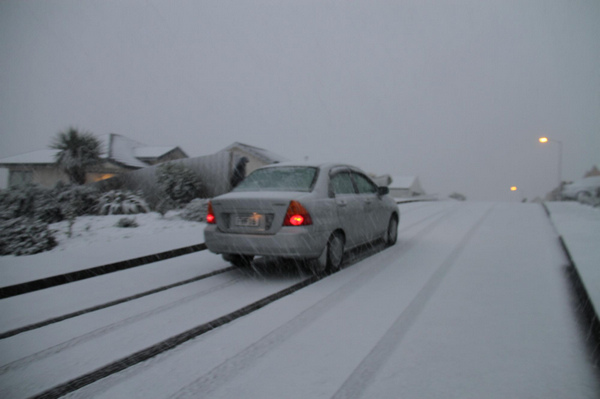 Polar blast brings rare snow to New Zealand