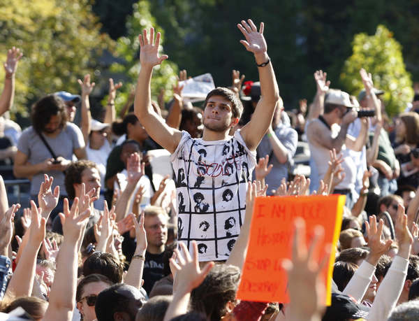 Protesters in clash at museum in US capital