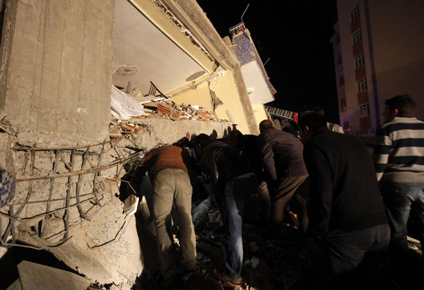 7.2 quake in Turkey kills 217