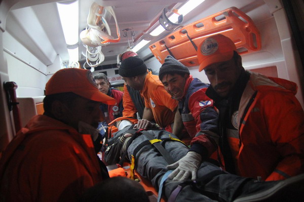 Boy's rescue 5 days after quake lifts spirits