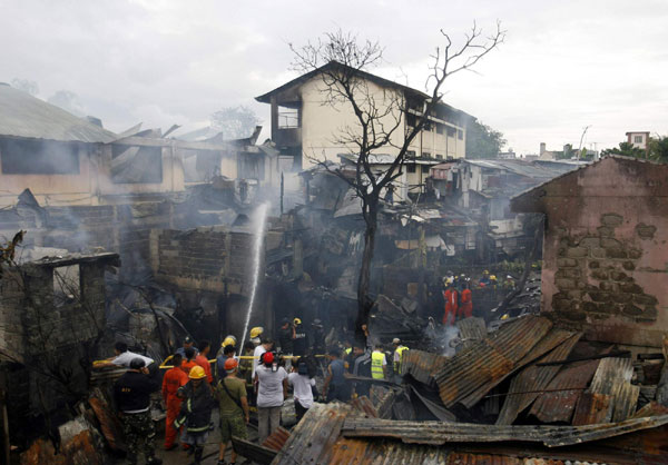 Plane crashes into Philippines slum, 13 dead