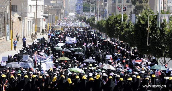 Anti-govt demonstrators protest in Yemen