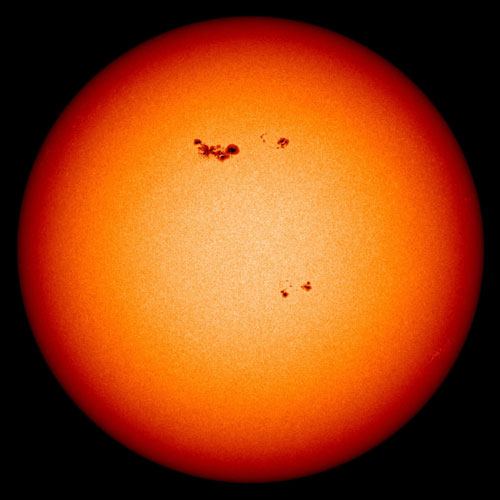 Strong solar storm heading for Earth