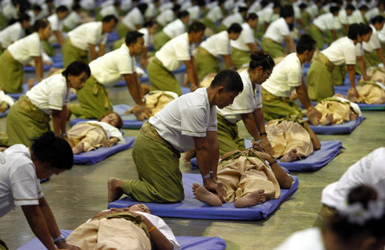 Mass massage sets new Guinness record