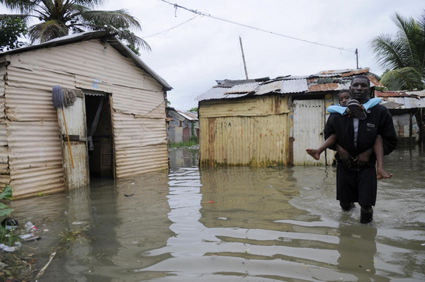 Sandy pounded the Bahamas, leaves 21 dead in Caribbean