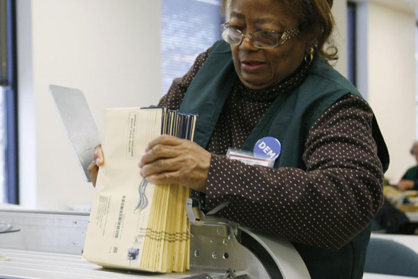 Obama votes early in Chicago