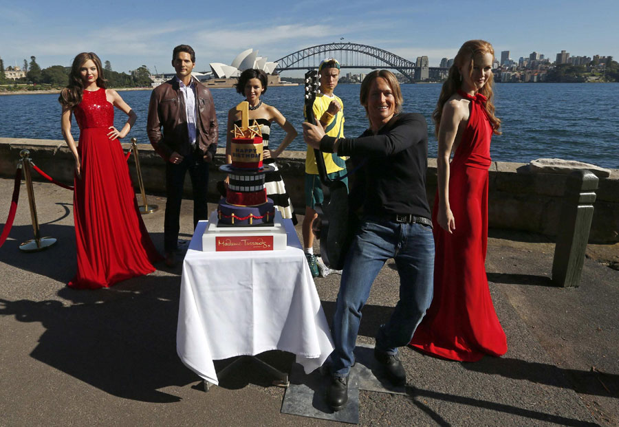 Wax figures of celebrities placed at Sydney Harbor