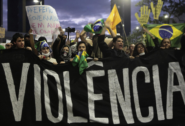 Rousseff praises Brazil protests