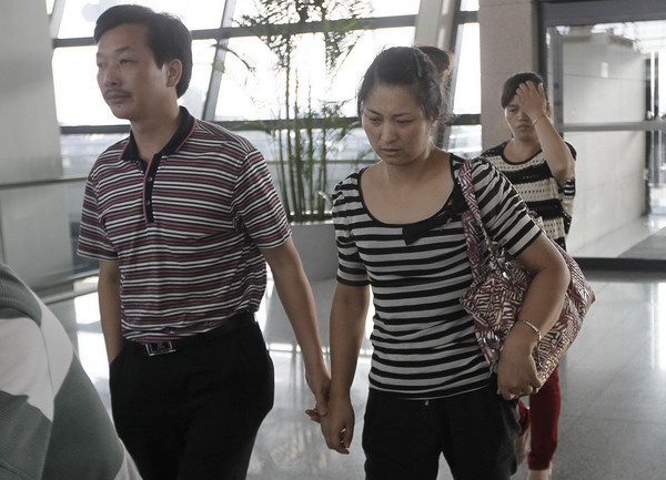 Parents of plane crash victims leave for US