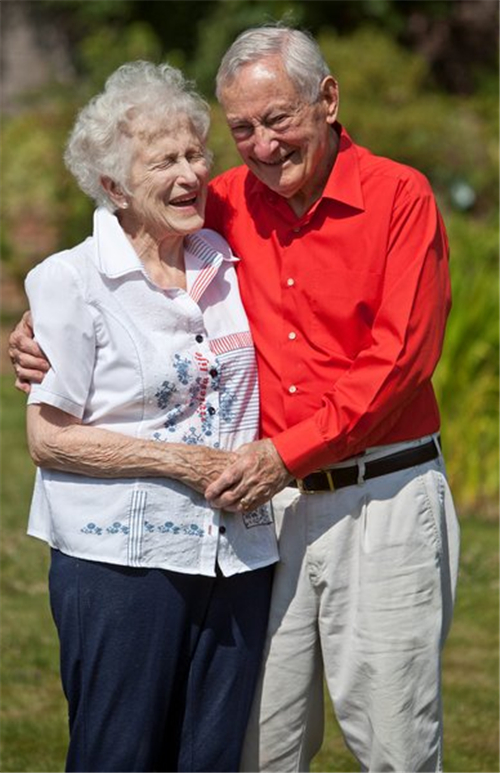 War-separated US couple finally tie knots