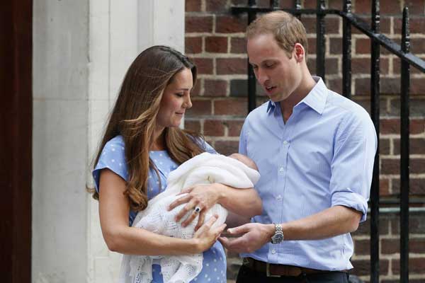 Kate and William show off Britain's new prince