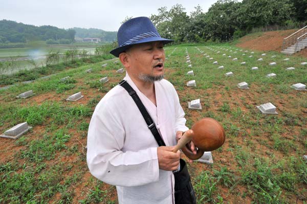 Monk tends graves of 'exiled' troops