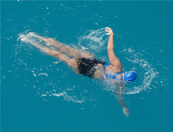 Woman, 64, sets record with Cuba-to-Florida swim