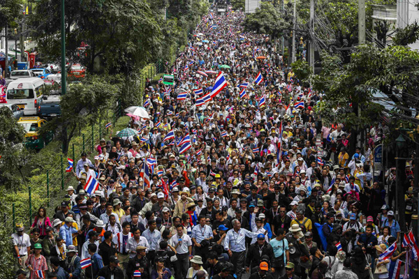 Thai protesters march in bid to oust PM